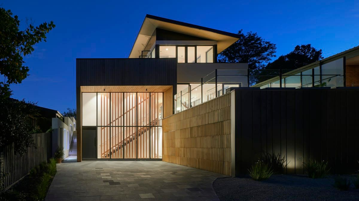 A Dealer's Guide to Salasar's Aluminium Door Kit Range (SA-33)
