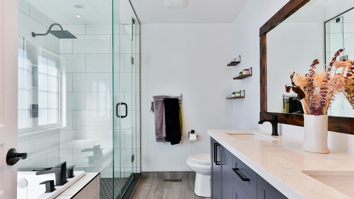 How to Choose a Shower Hinge for 8–12 mm Glass