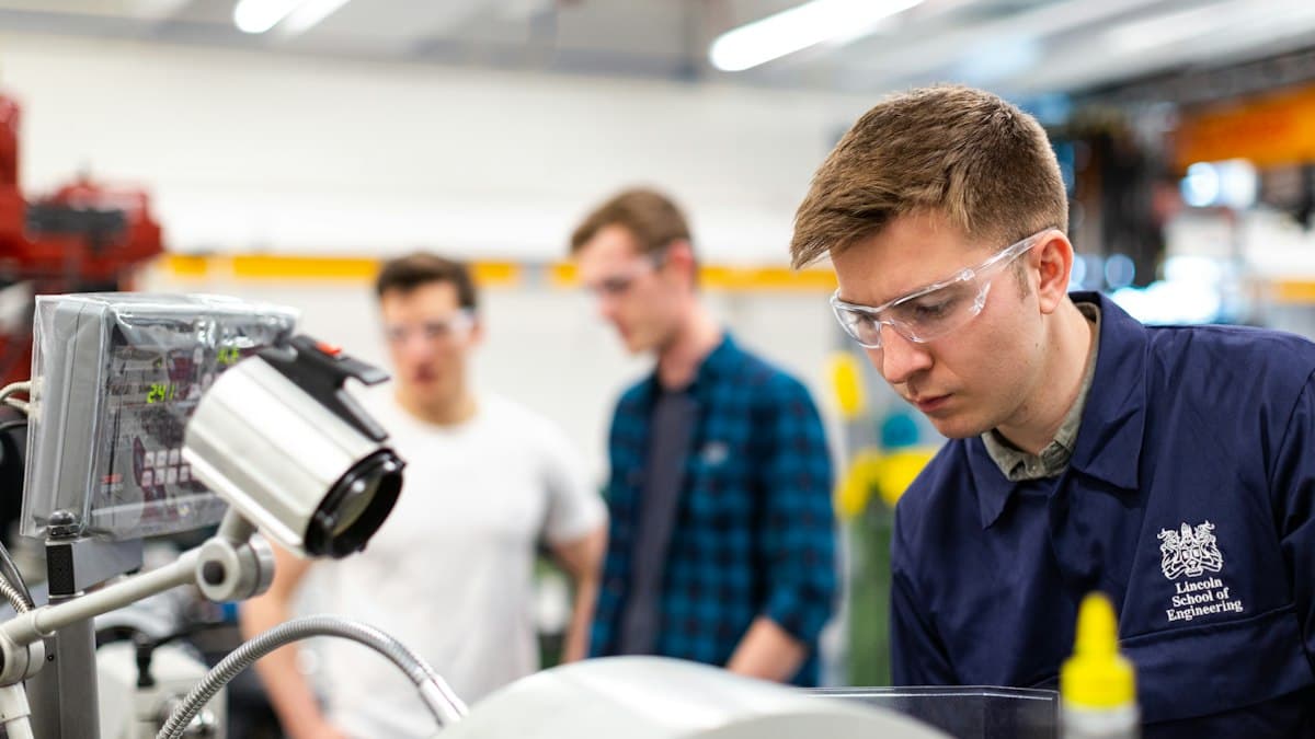 Self-Drilling vs Self-Tapping Screws for Aluminium